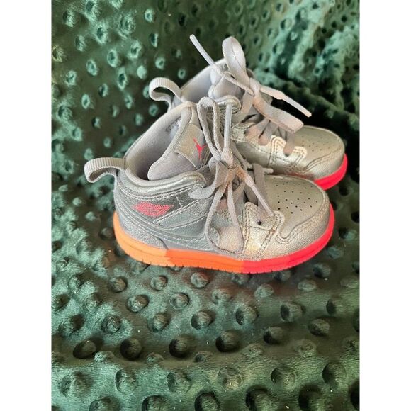 Kid's size 5 5c nike Air Jordan 1 Mid TD 'Metallic Pink Crimson' Sneakers - Picture 2 of 6